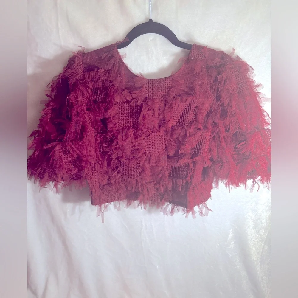 ENDLESS ROSE Gridded Mesh Feathered Cropped Top - Picture 5 of 9